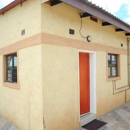מפלי ויקטוריה Pillacol Guest House מראה חיצוני תמונה