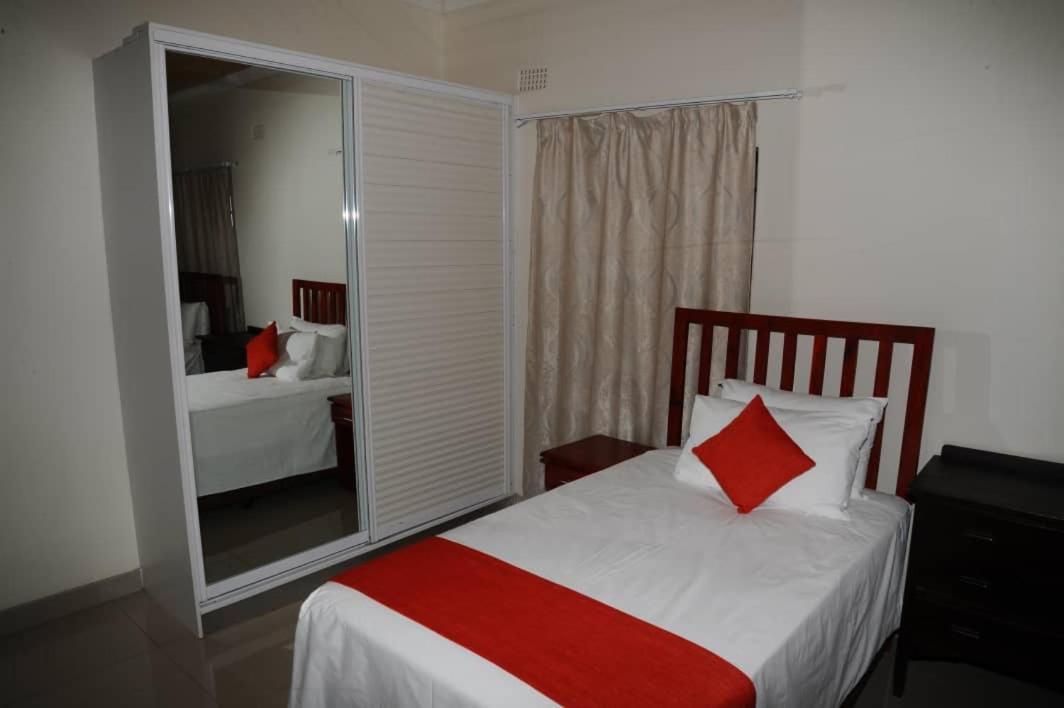 מפלי ויקטוריה Pillacol Guest House מראה חיצוני תמונה
