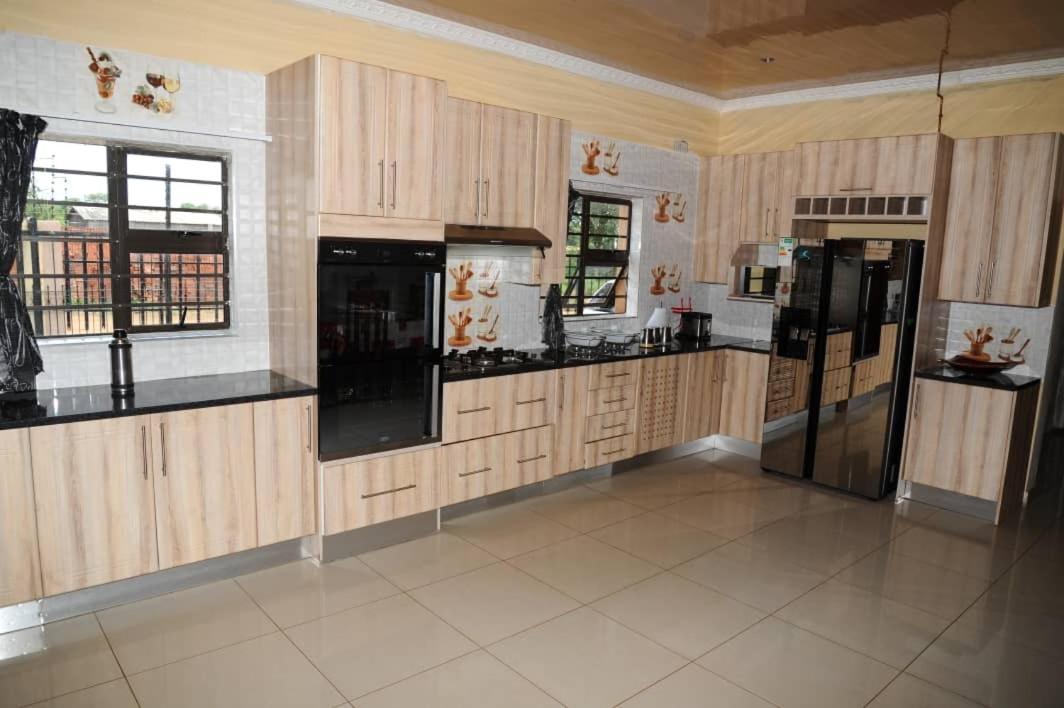 מפלי ויקטוריה Pillacol Guest House מראה חיצוני תמונה