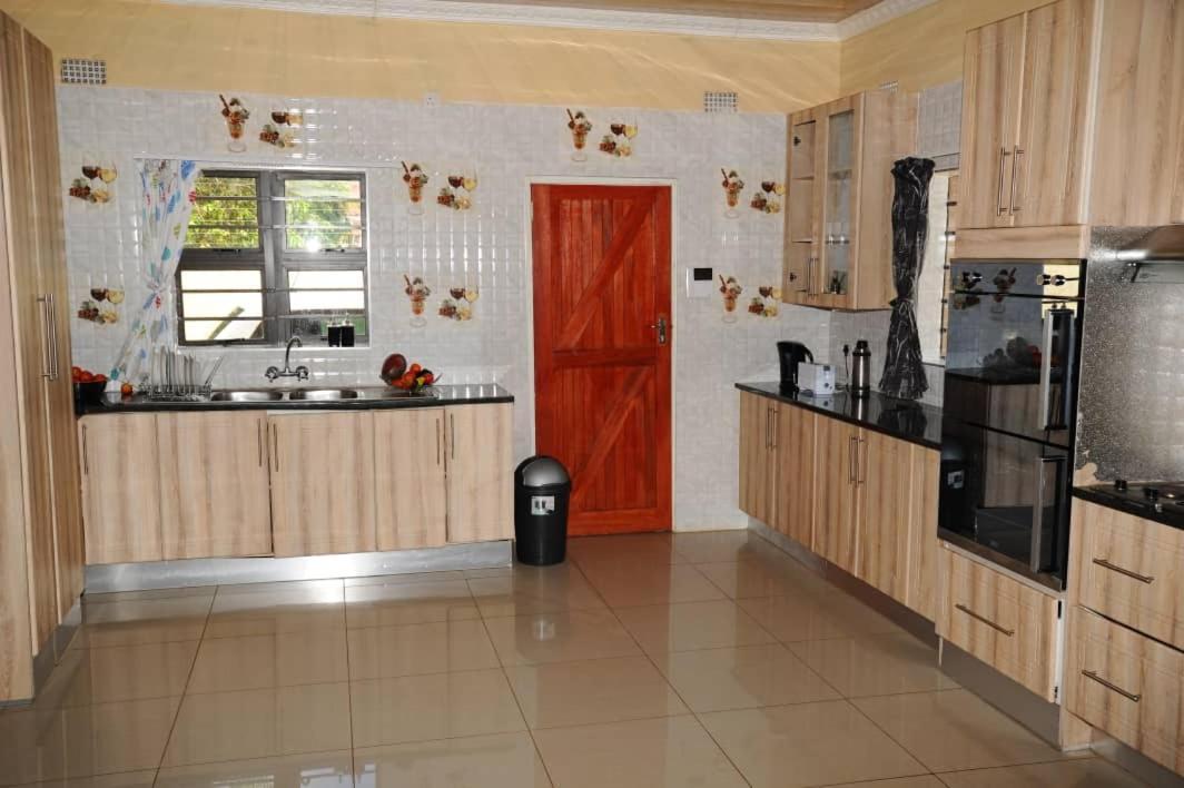 מפלי ויקטוריה Pillacol Guest House מראה חיצוני תמונה